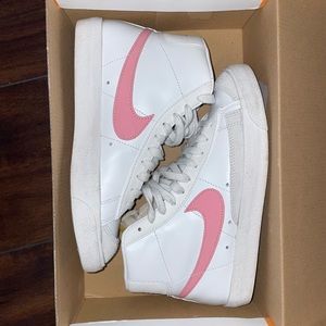 Nike womens 8 blazers good as new only worn a few times